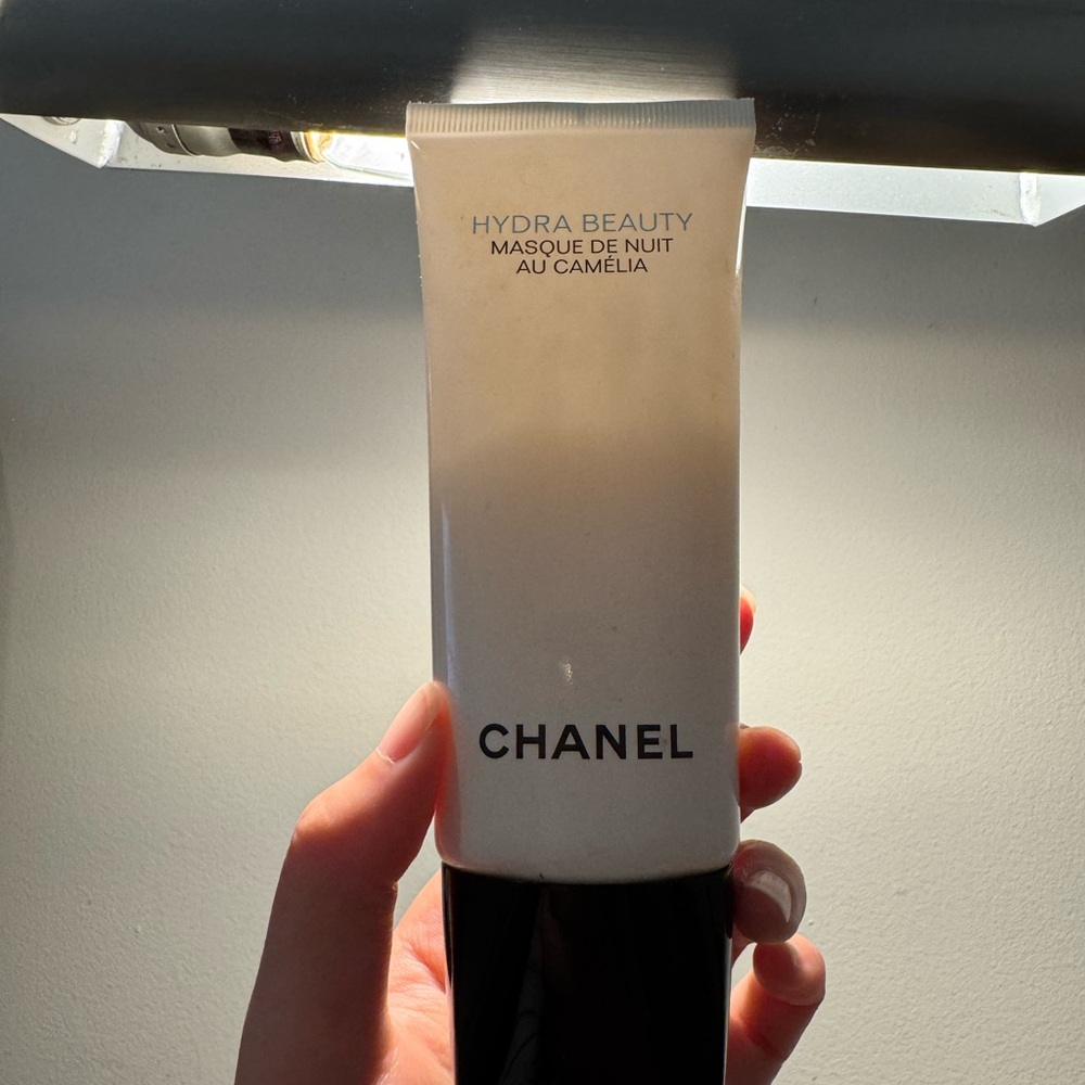 CHANEL Hydra Beauty Night Mask in White and Black